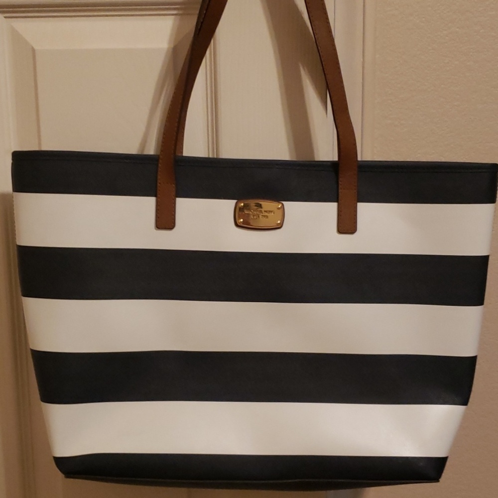 EUC Michael Kors jetset tote